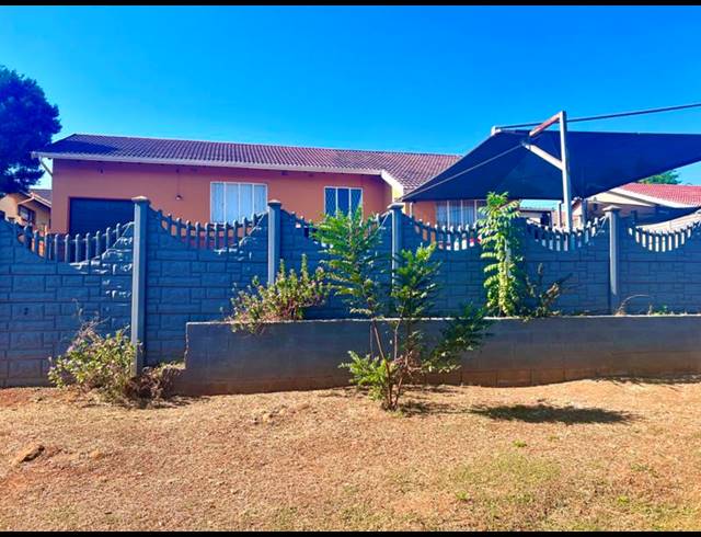 3 BEDROOM HOUSE FOR SALE IN BISLEY